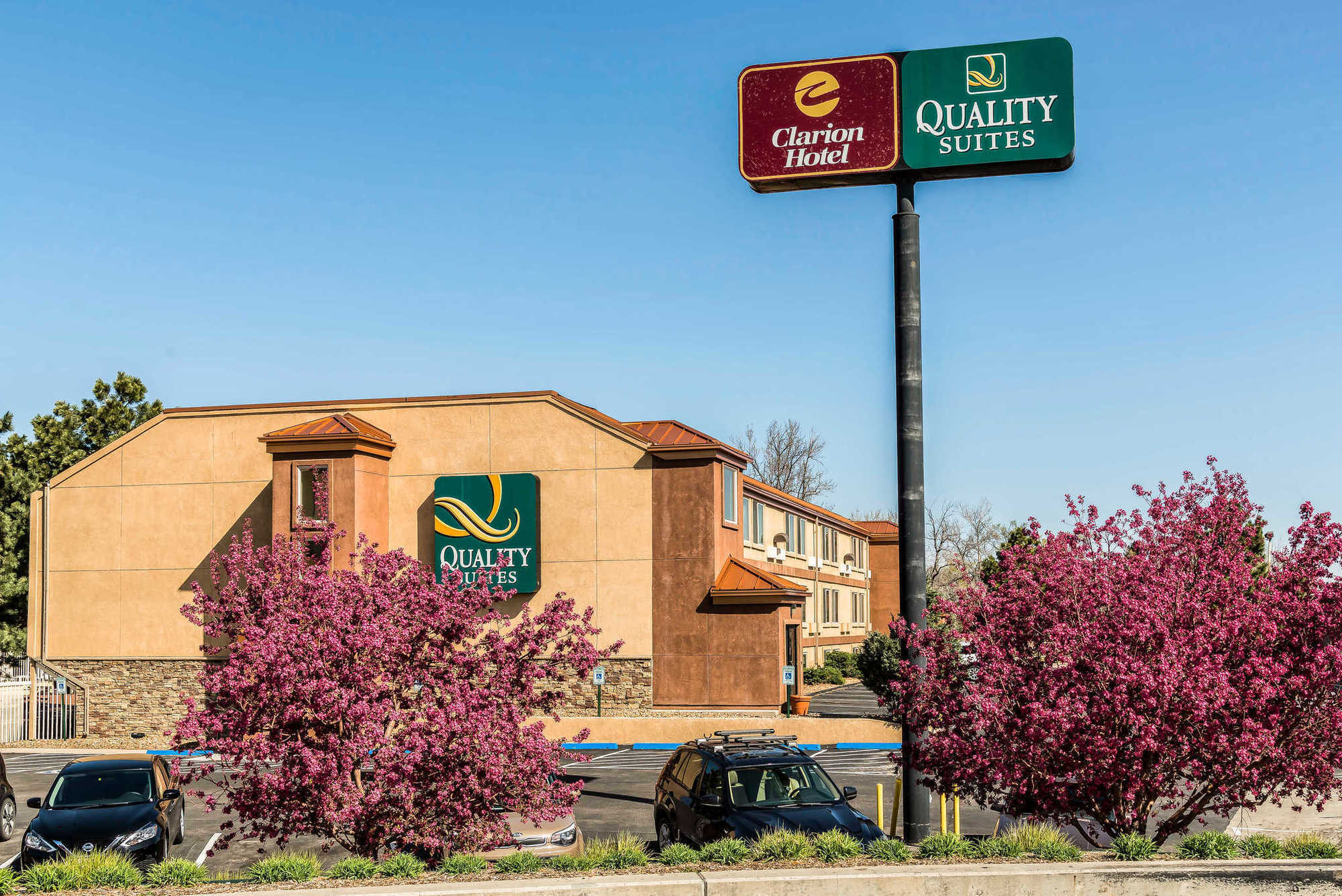 Quality Suites Central Colorado Springs Exterior photo