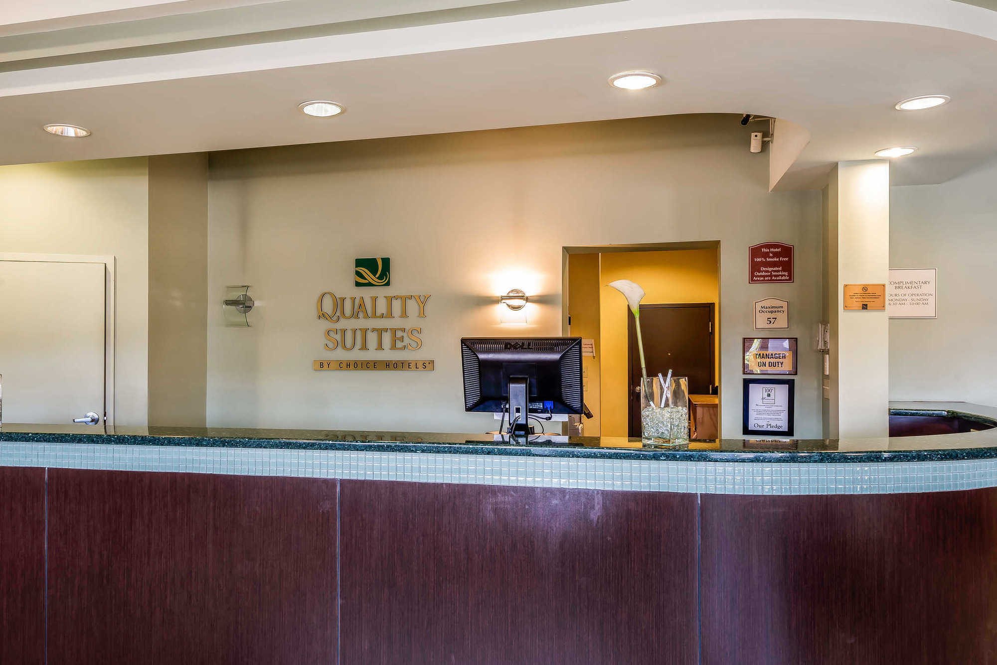 Quality Suites Central Colorado Springs Interior photo