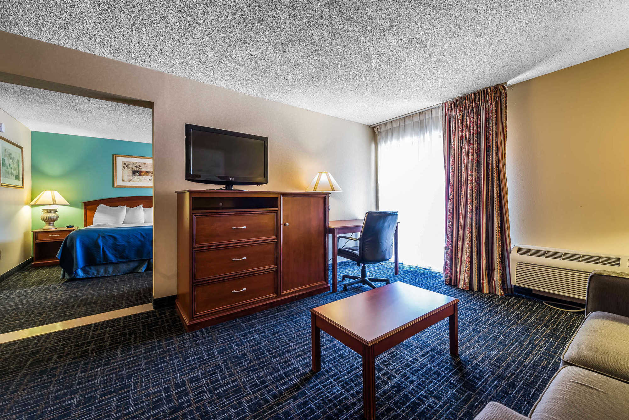 Quality Suites Central Colorado Springs Room photo