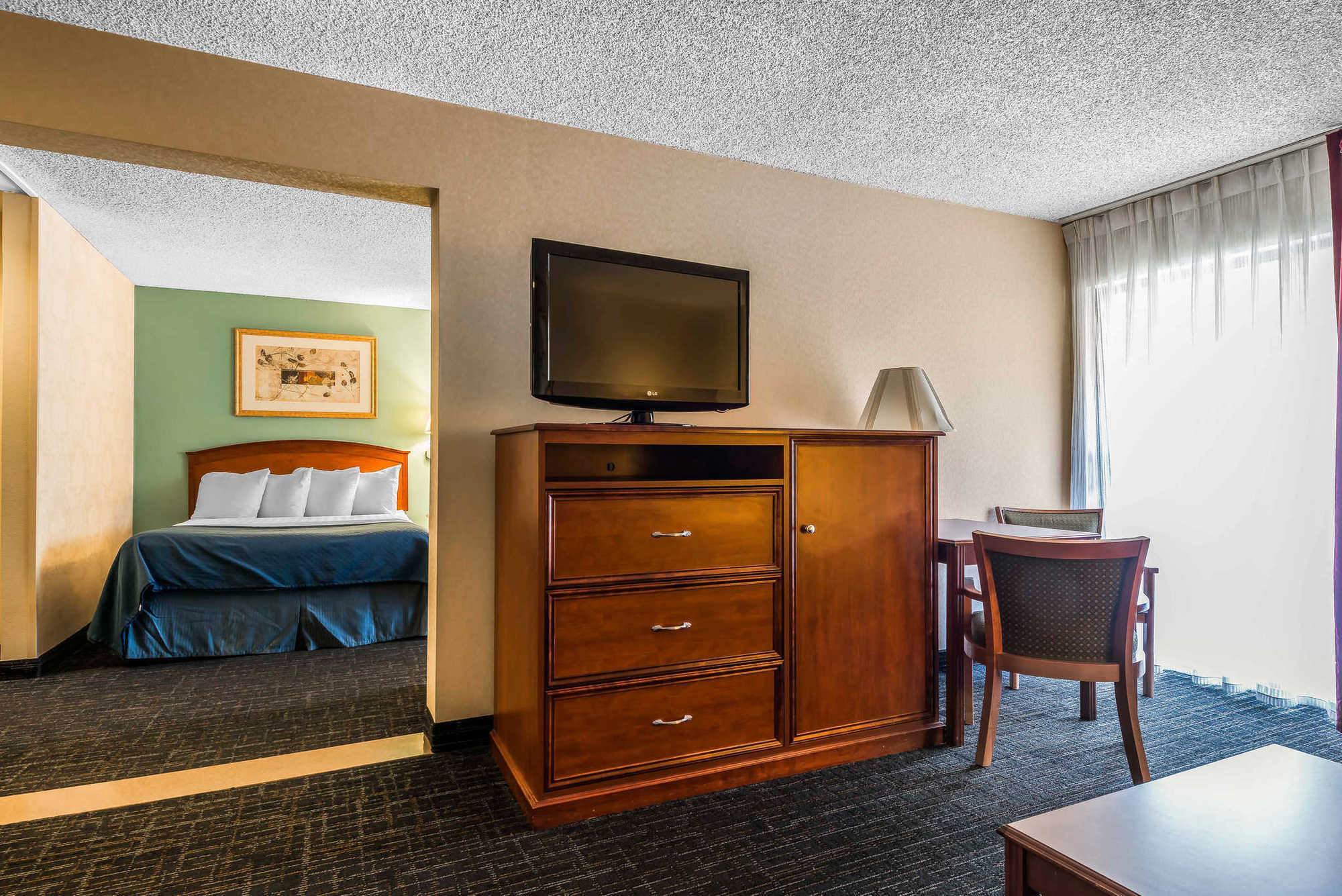 Quality Suites Central Colorado Springs Room photo