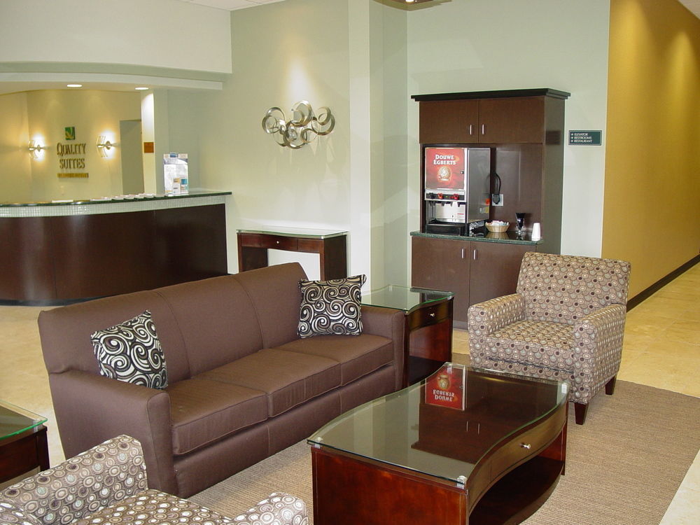 Quality Suites Central Colorado Springs Interior photo